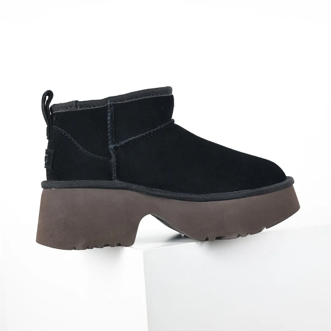 Pick up locally 💰600 Core recommended good price It is a very suitable choice for keeping warm in winter and at home. In the new year, uug has launched a series of styles, which are partial to the preferences of young consumers and have also moved to the forefront of fashion trends. Shoe body material Water-repellent coated suede upper 17mm UGGPURE™ implanted wool insole Lightweight non-slip comfortable rubber outsole With brand LOGO trademark Comes with a full set of packaging Size: 35 36 37 38 39 40